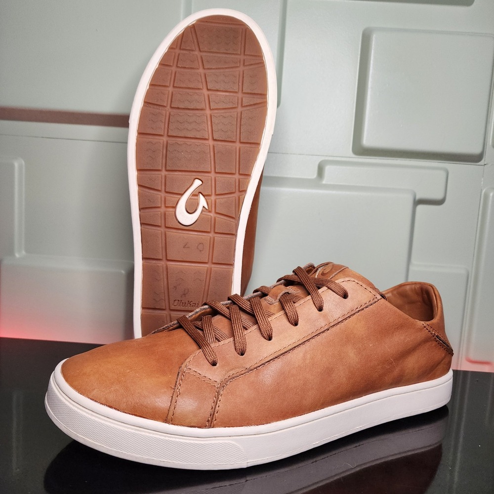 OluKai Kahu Pahaha Sneakers Mens 9.5 Leather Drop-In Heel Excellent